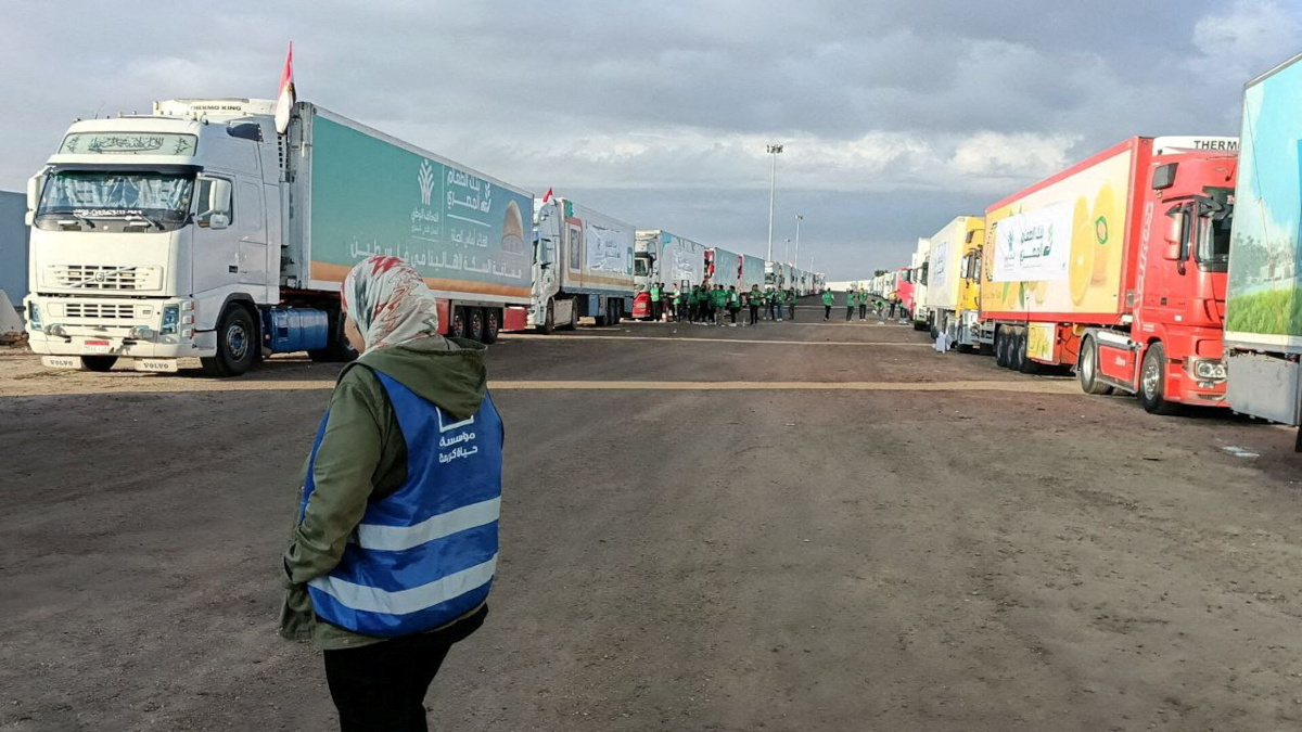 «Πράσινο φως» σε 20 φορτηγά με ανθρωπιστική βοήθεια για Γάζα - Σφυροκοπά στόχους σε Λίβανο και Συρία το Ισραήλ