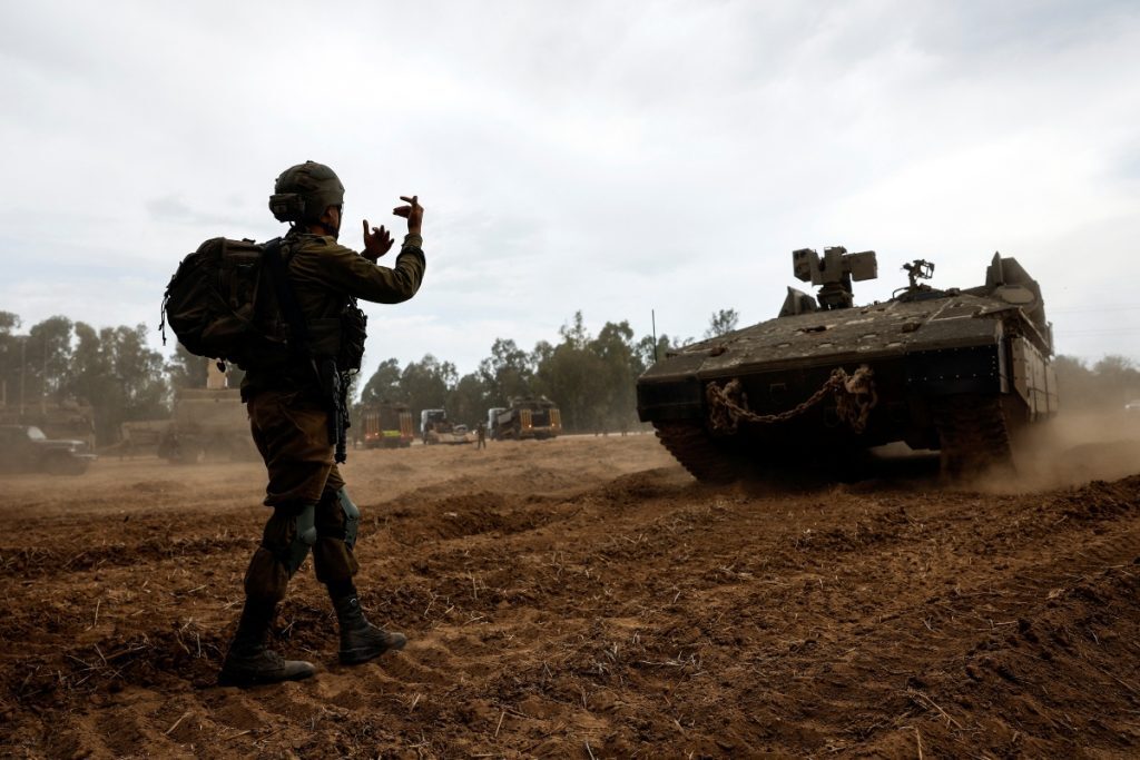 Πόλεμος στο Ισραήλ: Τρόμος στη Μέση Ανατολή, βίαζαν γυναίκες δίπλα σε νεκρούς - Επιστρατεύει 300.000 άτομα το Ισραήλ – Ντοκουμέντα φρίκης από εκτελέσεις