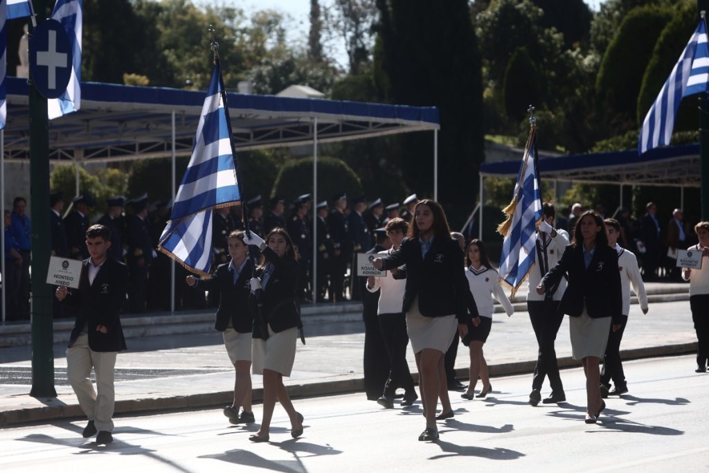 28η Οκτωβρίου: Πλήθος κόσμου στην μαθητική παρέλαση της Αθήνας