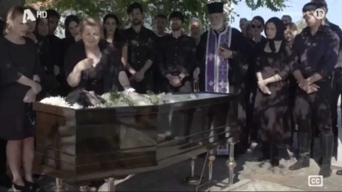 Σασμός: Το μοιρολόι της Καλλιόπης στην κηδεία του Νικηφόρου