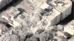 Ισραηλινά μαχητικά βομβαρδίζουν μέλη της Χαμάς σε ταράτσα κτιρίου - Δείτε το βίντεο