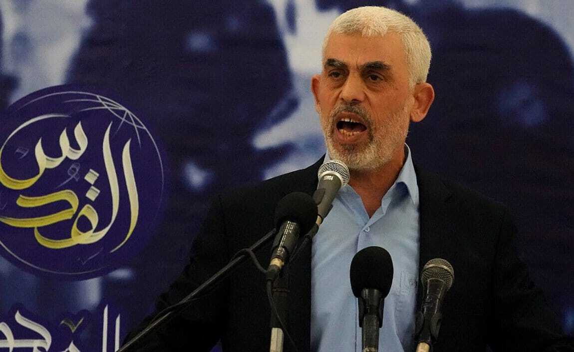 Ποιος είναι ο «εφτάψυχος» ηγέτης της Χαμάς που έχει περικυκλώσει το Ισραήλ