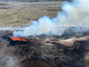 Συναγερμός στη Ισλανδία- Φόβοι για έκρηξη του ηφαιστείου - Εντυπωσιακές εικόνες