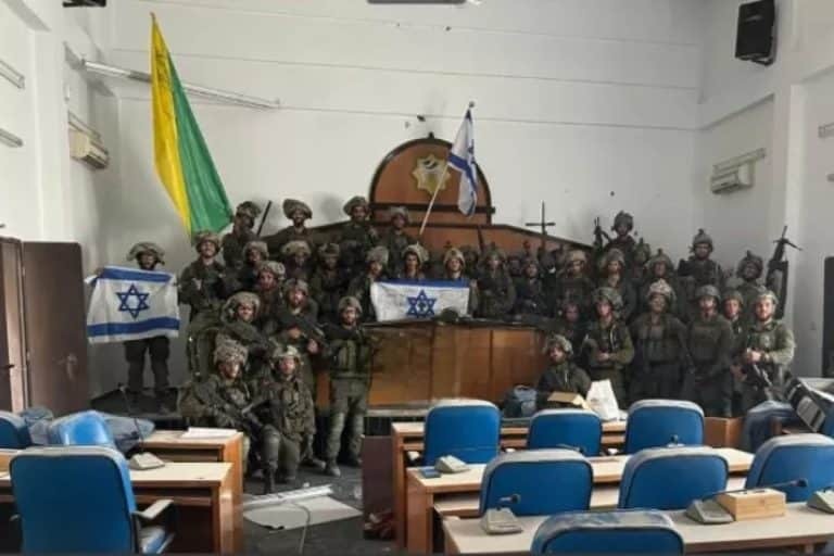 Πόλεμος στο Ισραήλ: Ισραηλινά στρατεύματα κατέλαβαν τη Βουλή της Χαμάς - Ύψωσαν την ισραηλινή σημαία