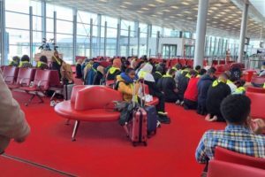 Αντιδράσεις για προσευχή μουσουλμάνων στο αεροδρόμιο του Παρισίου