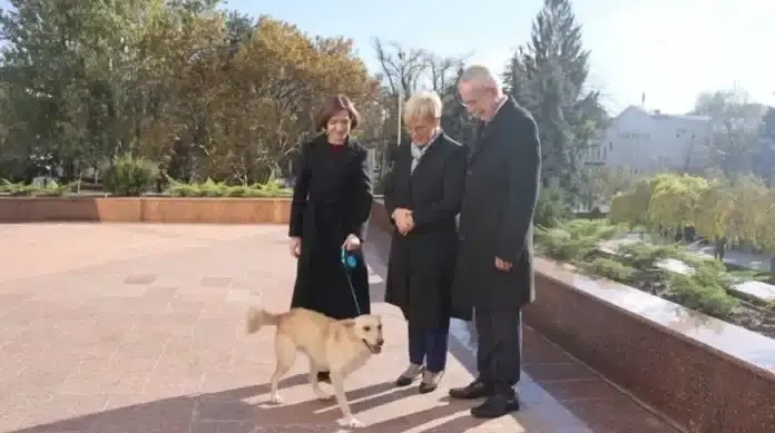 Μολδαβία: Ο σκύλος της προέδρου δάγκωσε τον πρόεδρο της Αυστρίας