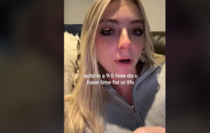 Viral η 21χρονη που κλαίει επειδή δουλεύει 9-5 - Το βίντεο που δίχασε το Tik-Tok