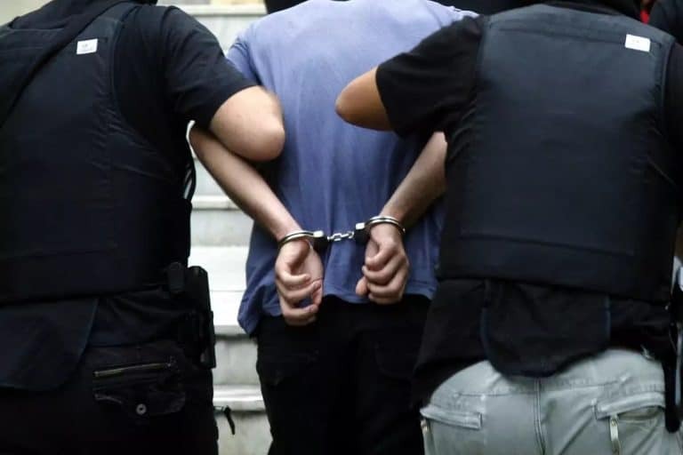 Οι δύο νέοι συλληφθέντες για το κύκλωμα μαστροπείας ανήλικων κοριτσιών, πήραν προθεσμία για να απολογηθούν την Παρασκευή