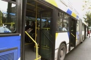 Φρίκη στα Άνω Λιόσια: Οδηγός λεωφορείου κατηγορείται ότι προσπάθησε να βιάσει 53χρονη