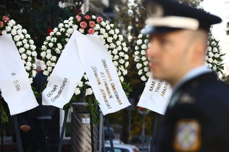 Δολοφονία στου Ρέντη: Σπαράζουν καρδιές στην κηδεία του αστυνομικού Γιώργου Λυγγερίδη  Παρών ο Μητσοτάκης [εικόνεςβίντεο]