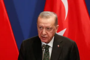 Economist: Οι Τούρκοι πιστεύουν το αφήγημα Ερντογάν για υποκρισία της Δύσης στον πόλεμο στη Γάζα