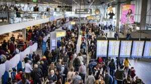 Χάος στο αεροδρόμιο Σίπχολ στο Άμστερνταμ- Δεκάδες ακυρώσεις πτήσεων λόγω χιονόπτωσης