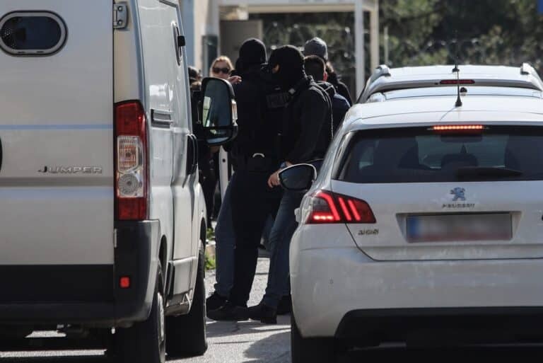 Greek Mafia  Ανακοινώσεις από την ΕΛΑΣ: Ποιοι είναι οι συλληφθέντες  Διέπρατταν ανθρωποκτονίες εμπρησμούς εκρήξεις