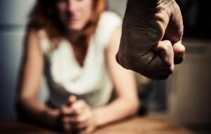 Νέα ενδοοικογενειακή βία στην Θεσσαλονίκη: Εξανάγκαζε την σύντροφο στην πορνεία και την ξυλοκοπούσε