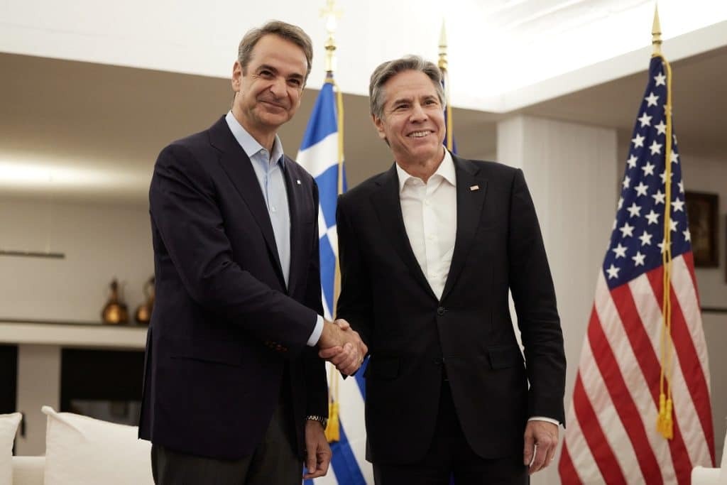 ΜητσοτάκηςΜπλίνκεν: Το ηχηρό μήνυμα του Αμερικανού ΥΠΕΞ για τη φιλία ΕλλάδαςΗΠΑ και η θερμή χειραψία του Πρωθυπουργού – Όσα συζήτησαν οι δύο ηγέτες