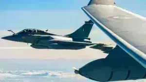 Τα ελληνικά Rafale εν ώρα άσκησης.