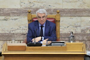 Πρόταση δυσπιστίας: «Μας σπάσατε τα νεύρα» - Νέο επεισόδιο με Κωνσταντοπούλου στη Βουλή