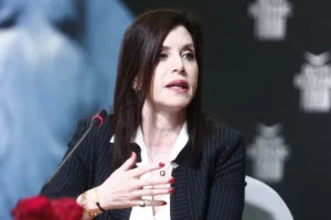 Άννα Μισέλ Ασημακοπούλου: Στην αντεπίθεση η κυβέρνηση - «Η λέξη παραίτηση τους είναι άγνωστη»