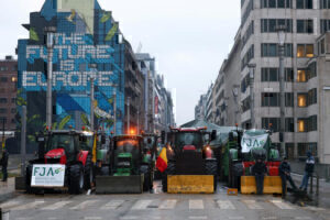 Οι αγρότες επέστρεψαν με τρακτέρ στις Βρυξέλλες -Χάος στους δρόμους της πρωτεύουσας [Βίντεο]