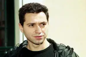 Δημήτρης Κόκοτας: Κρίσιμα 24ωρα για τον τραγουδιστή - Υπέστη έμφραγμα, διεκόπη η πρόβα για το J2US και μεταφέρθηκε στο νοσοκομείο