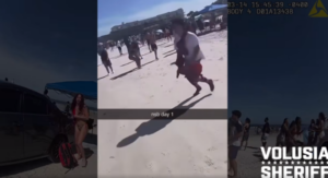 ΗΠΑ: 16χρονος έβγαλε όπλο σε μια παραλία γεμάτη κόσμο - Δείτε βίντεο