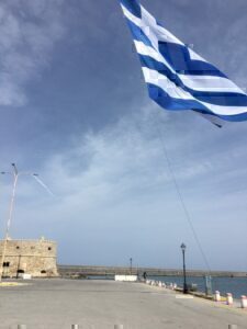 25η Μαρτίου - Ηράκλειο: Σημαία 1,5 στρέμμα υψώθηκε στο λιμάνι της πόλης
