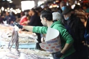 Μπαράζ ελέγχων στην αγορά ενόψει Πάσχα - Αυγενάκης: «Στόχος μας η προστασία παραγωγών και καταναλωτών»