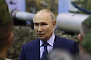 Πούτιν: «Μπούρδες» ότι θα επιτεθούμε σε χώρα του ΝΑΤΟ