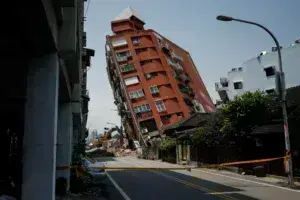 Σεισμός στην Ταϊβάν: Αγώνας δρόμου για τους εγκλωβισμένους - Εννέα οι νεκροί, 1.050 οι τραυματίες