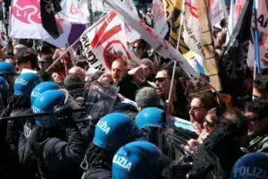 Βενετία: Χαμός από διαδηλώσεις- Αντιδρούν για το εισιτήριο εισόδου στην πόλη