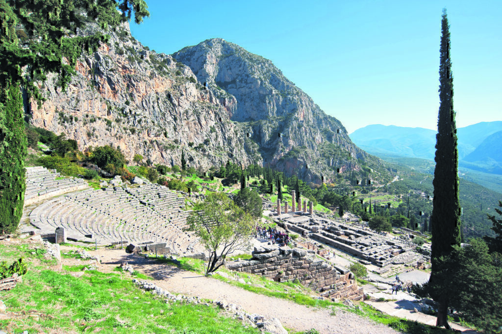 Lifting in the ancient theater of Delphi [Εικόνες]
 2024-04-12 10:31:34