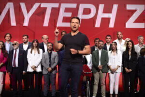 ΣΥΡΙΖΑ: Οι 5 εκπλήξεις Κασσελάκη για το ευρωψηφοδέλτιο - Οι αγκαλιές και το κάλεσμα στον Τσίπρα και το είπα-ξείπα για το «θαύμα»