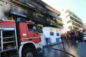 Μία οικογένεια κινδύνεψε να καεί ζωντανή από φωτιά που ξέσπασε σε διαμέρισμα στη Ριζούπολη. Η άμεση επέμβαση της Πυροσβεστικής