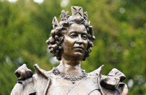 Βασίλισσα Ελισάβετ: Αποκαλύφθηκε το πρώτο άγαλμά της στα δεύτερα μεταθανάτια γενέθλιά της