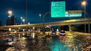 Ντουμπάι: Η βροχή ενός έτους έπεσε σε μία ημέρα- Πανικός στους δρόμους της πόλης- Χάος στο αεροδρόμιο