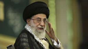 Επίθεση του Ιράν στο Ισραήλ: «Το διεστραμένο κράτος θα τιμωρηθεί» λέει ο Χαμενεΐ - Καταδικάζουν Γαλλία, Βρετανία