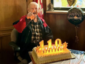Αν έχεις τύχη: 110 ετών- Ζει μόνος- Οδηγεί καθημερινά και αυτό είναι το μυστικό του