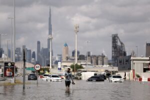 Πλημμύρες στο Ντουμπάι: Τι λένε οι μετεωρολόγοι για την «κακοκαιρία του αιώνα» - Τι είναι η σπορά νεφών