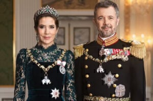Βασιλικό σκάνδαλο: Είναι «πειραγμένο» το πορτρέτο του βασιλιά Φρέντερικ με τη βασίλισσα Μαίρη;