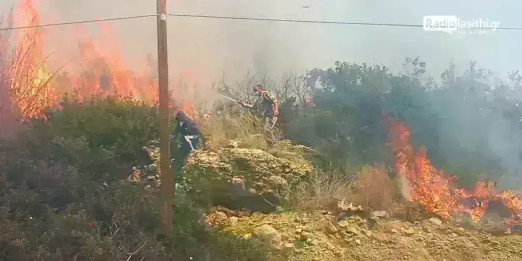Φωτιά στην Ιεράπετρα: Τέσσερις τραυματίες - Ενισχύονται οι δυνάμεις της Πυροσβεστικής