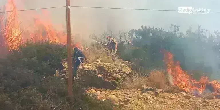 Φωτιά στην Ιεράπετρα: Τέσσερις τραυματίες - Ενισχύονται οι δυνάμεις της Πυροσβεστικής