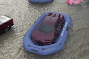 Ντουμπάι: Βάρκες μεταφέρουν πανάκριβα Supercar στους πλημμυρισμένους δρόμους (BINTEO)