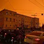 Καιρός: Πορτοκαλί «σύννεφο» πάνω από την Αττική – Εικόνες αποκάλυψης από την επέλαση της αφρικανικής σκόνης σε όλη τη χώρα