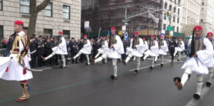 Η παρέλαση των τσολιάδων στη Νέα Υόρκη με το «Μακεδονία ξακουστή» -Το Μανχάταν γέμισε Ελληνες [Βίντεο]