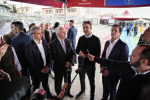 Κυριάκος Μητσοτάκης: O πρωθυπουργός υποδέχθηκε Τούρκους τουρίστες στη Μυτιλήνη [Εικόνες]