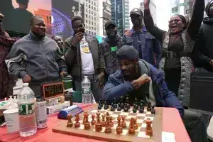 Ρεκόρ Γκίνες: Έπαιξε σκάκι πάνω από 58 συνεχόμενες ώρες