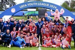 Youth League-Ολυμπιακός: Επέστρεψαν οι πρωταθλητές Ευρώπης – Αποθεωτική υποδοχή από τους οπαδούς