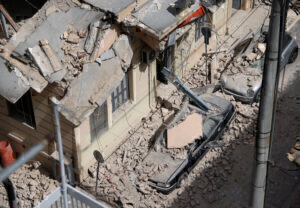 Κατάρρευση κτιρίου στο Πασαλιμάνι: Στον ανακριτή εργολάβος - Ελεύθεροι οι 8 συλληφθέντες εργάτες [Βίντεο]