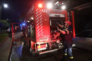 Θεσσαλονίκη: Διαδοχικές φωτιές σε 3 οχήματα και παράπηγμα στο Λαγκαδά
