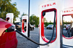 Οι Tesla Supercharger τώρα διαθέσιμοι για όλα τα αυτοκίνητα στην Ελλάδα